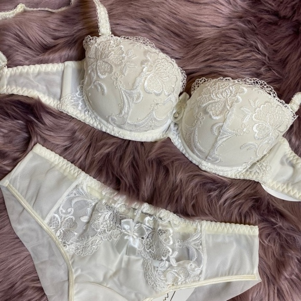 Axami Serment bra for bridal or casual wear